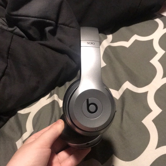 beats solo 3     grey/black    great condition - Picture 2 of 4